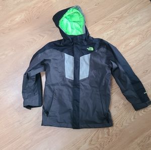 Boys The North Face Rain Jacket, size medium
